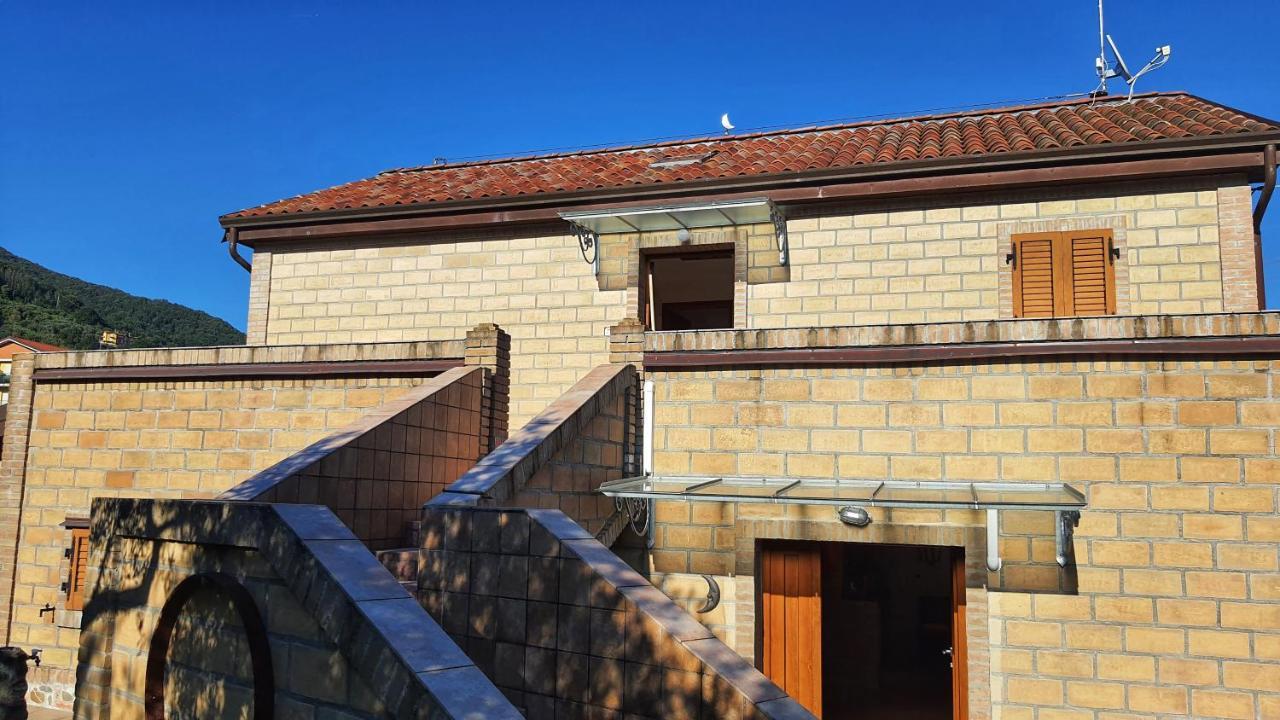 Spicchio Di Luna - Casa Vacanze Albiano Magra Exterior foto
