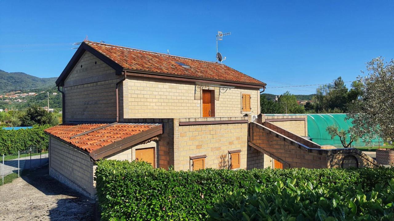 Spicchio Di Luna - Casa Vacanze Albiano Magra Exterior foto