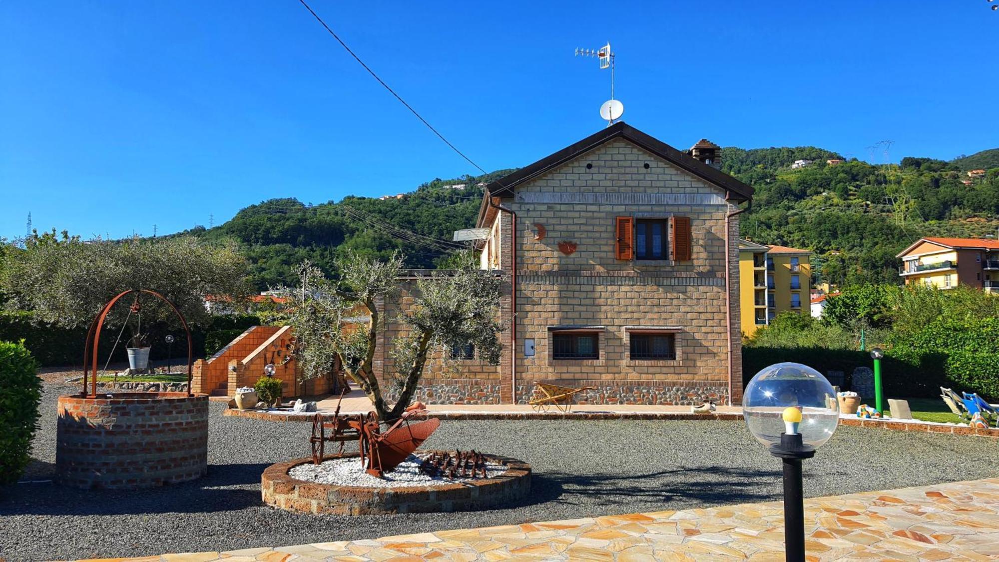 Spicchio Di Luna - Casa Vacanze Albiano Magra Exterior foto