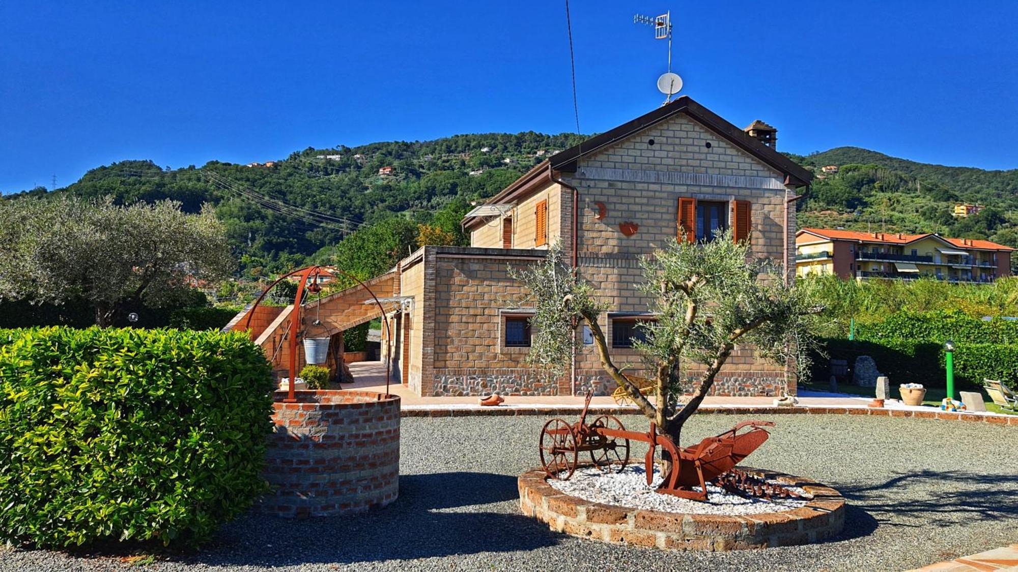 Spicchio Di Luna - Casa Vacanze Albiano Magra Exterior foto